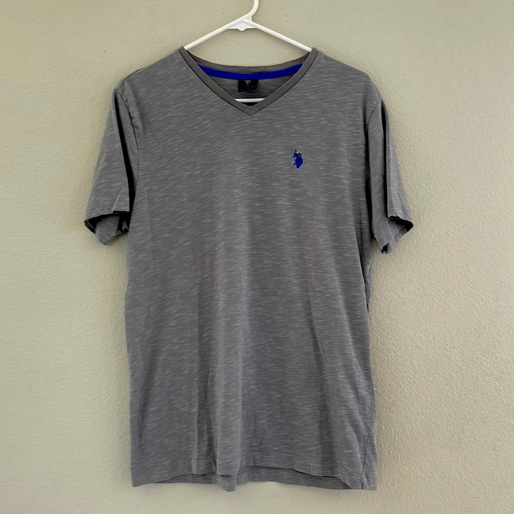 POLO ASSN V-NECK MENS SHIRT IN LIGHT GRAY